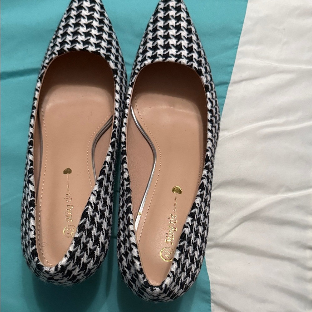 Elegant Houndstooth Women's Heels